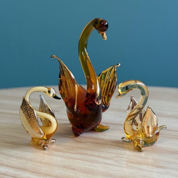 3 Vintage Hand Blown Swans Amber Honey Gold Glass Figurines - Picture 1 of 10